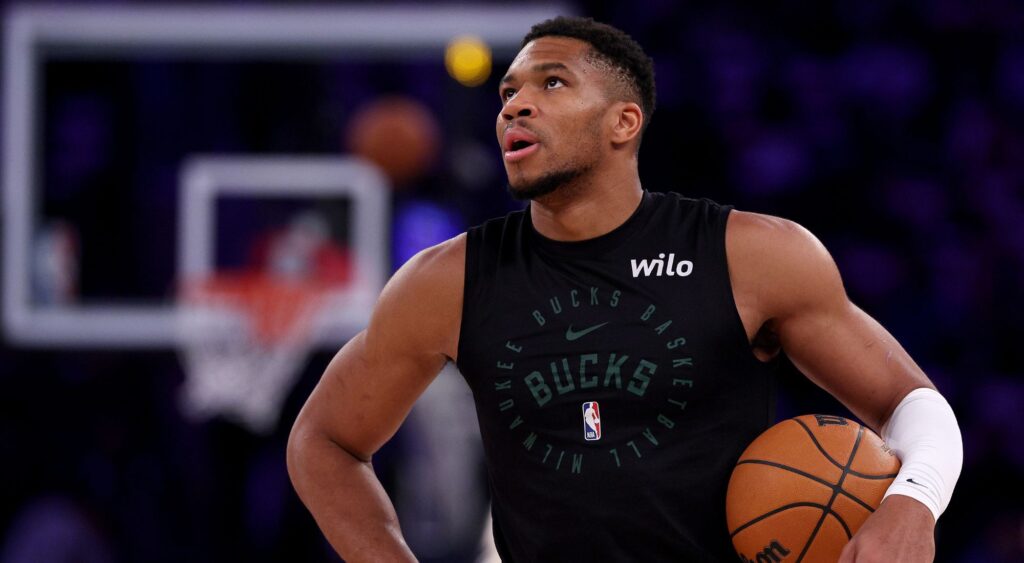 Giannis Antetokounmpo shares warning for his teammates following Knicks loss