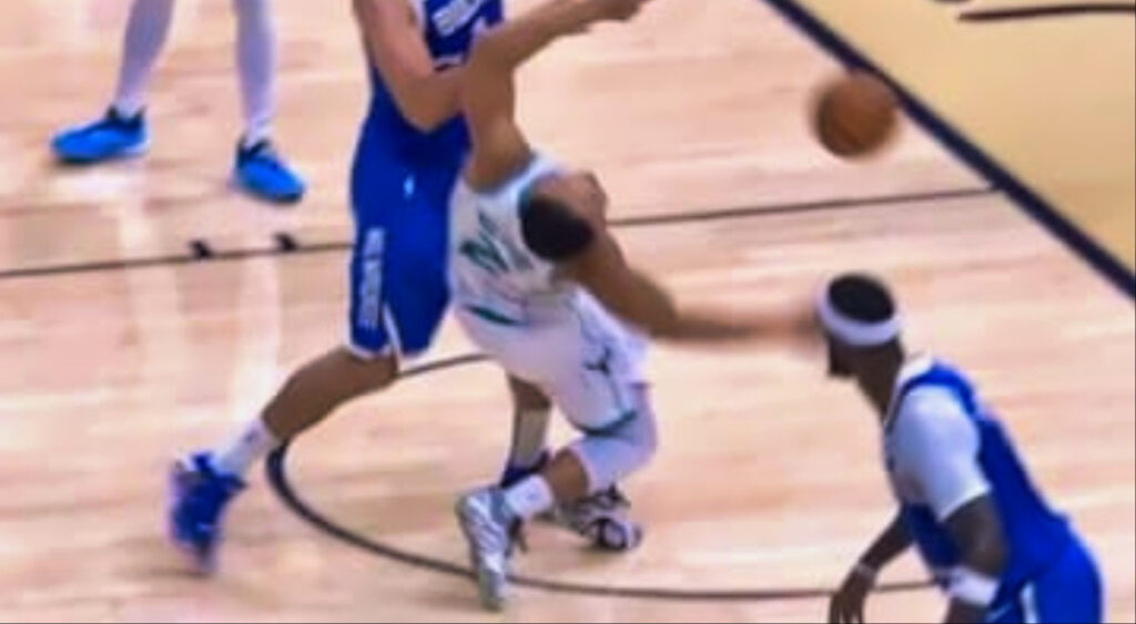 Slow-motion clip shows Grant Williams' knee injury