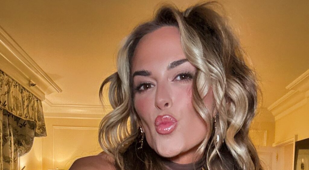 Jena Sims making kissy face to camera