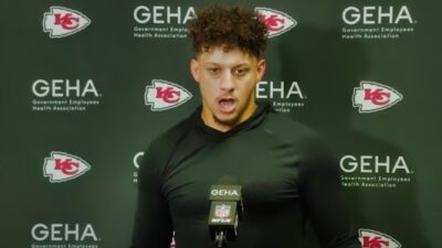 Patrick Mahomes talking to reporters