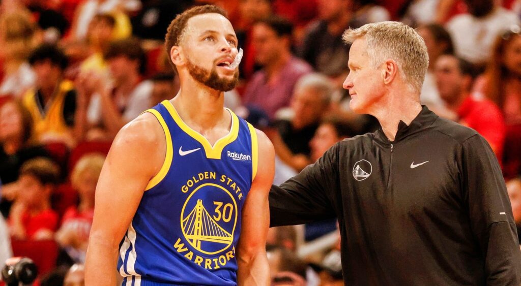 Fans call out Steve Kerr for his minutes restrictions on Stephen Curry during the Warriors loss to Brooklyn