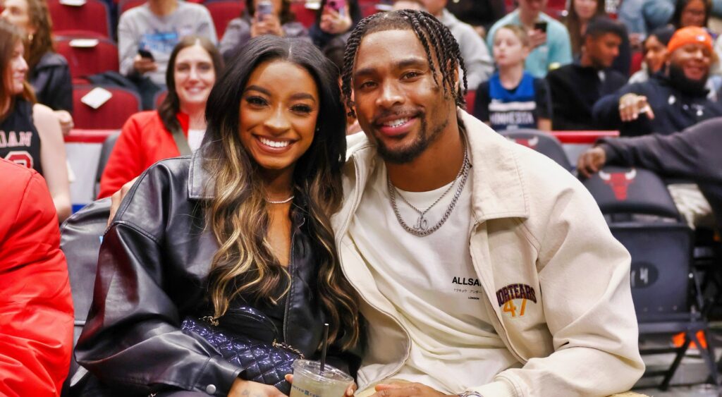 Olympic Gold medalist Simone Biles and Jonathan Owens of Chicago Bears pose for a photo during the first half between the Chicago Bulls and the Minnesota Timberwolves at the United Center on November 07, 2024 in Chicago, Illinois.