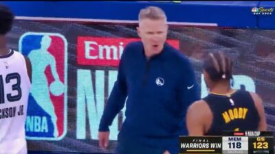 Steve Kerr gets angry at referee