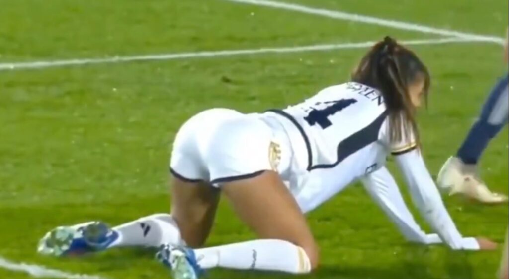 Kathellen Sousa  stretching out on the field.