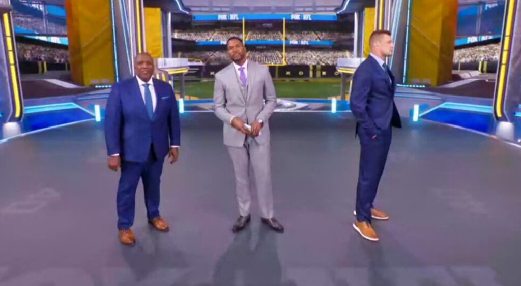 Curt Menefee, Michael Strahan and Rob Gronkowski wawiting for Tom Brady hologram.