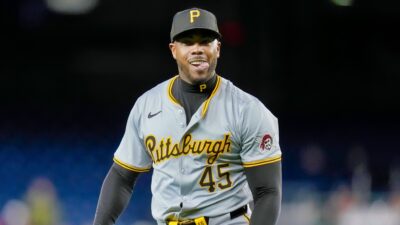 Red Sox Fans Unimpressed As Team Agrees To A $10.5 Million Deal With Aroldis Chapman