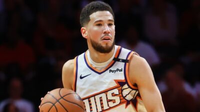 A former NBA All-Star suggested a strategy to help Devin Booker win a title