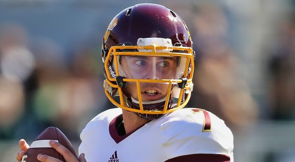 Tommy Lazzaro throwing a pass.