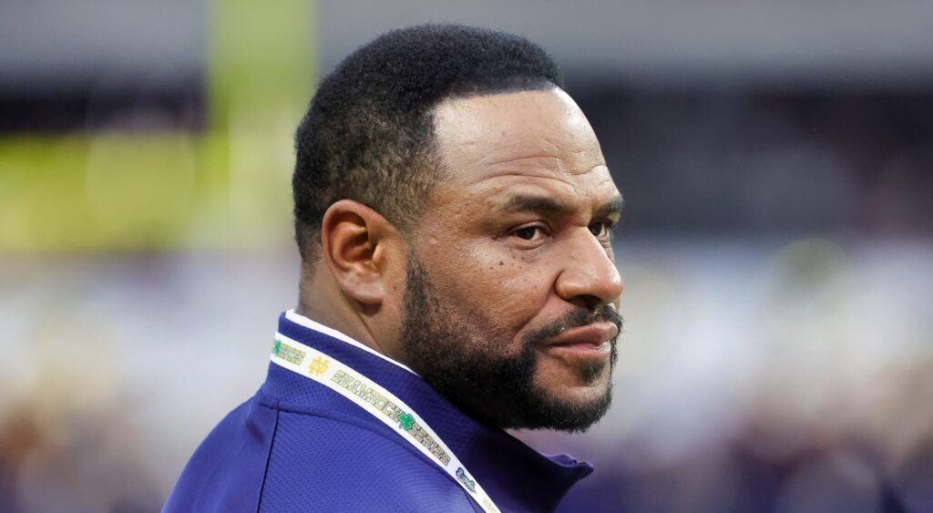 Jerome Bettis looking on at game.