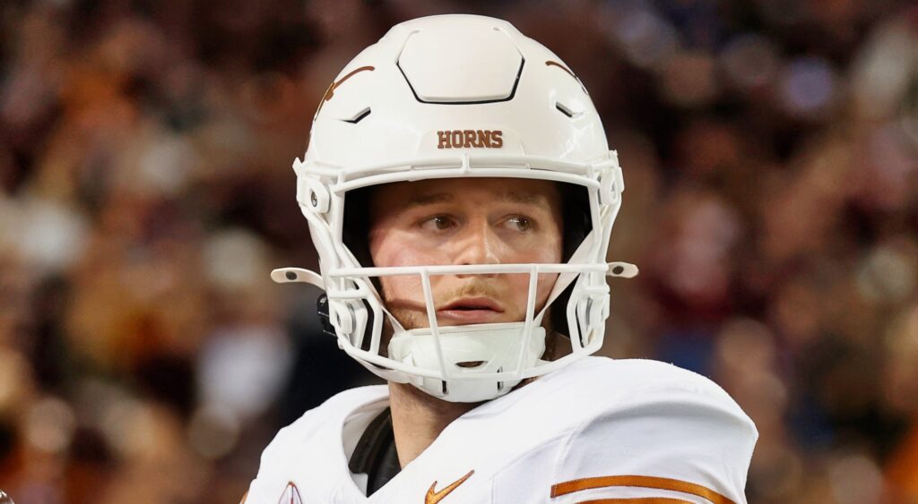 Quinn Ewers of Texas Longhorns looking to throw.