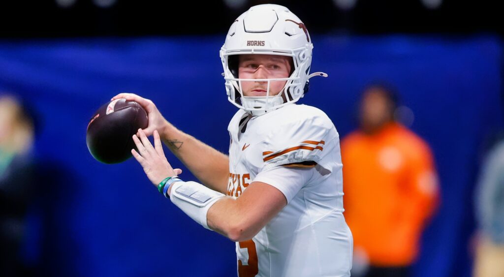 Quinn Ewers throwing football