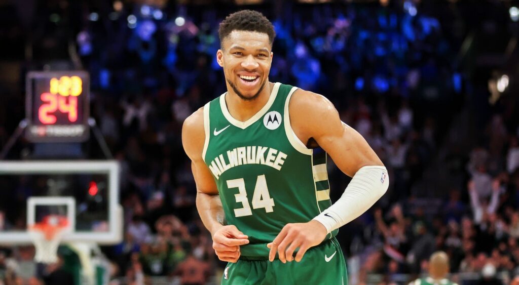 Rival NBA Execs Are Closely Tracking Giannis Antetokounmpo’s Availability as the Trade Deadline Nears, Fueling Trade Rumors