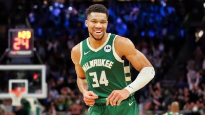 Rival NBA Execs Are Closely Tracking Giannis Antetokounmpo’s Availability as the Trade Deadline Nears, Fueling Trade Rumors