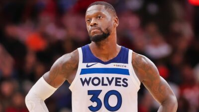 Julius Randle exhibited poor sportsmanship towards his former teammates