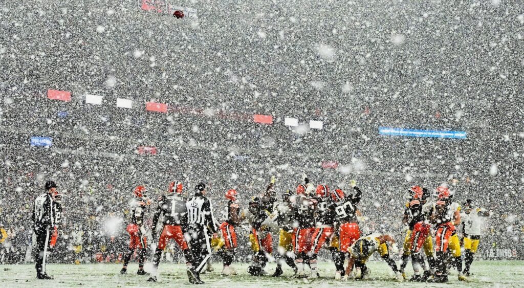 Chris Boswell #9 of the Pittsburgh Steelers kicks a 28 yard field goal against the Cleveland Browns during the third quarter in the game at Huntington Bank Field on November 21, 2024 in Cleveland, Ohio.