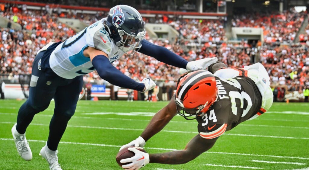 Jerome Ford of the Cleveland Browns dives for a touchdown against Jack Gibbens of the Tennessee Titans