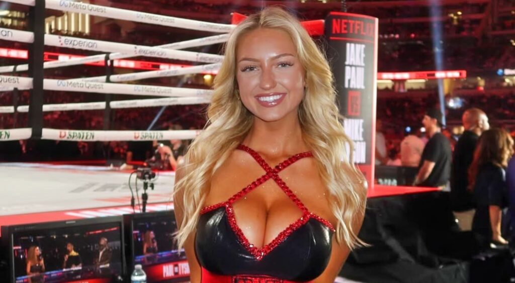 Sydney Thomas posing ringside