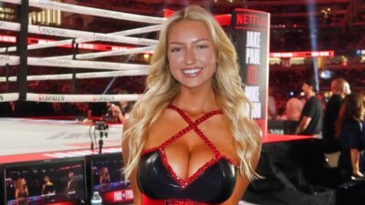 Sydney Thomas posing ringside