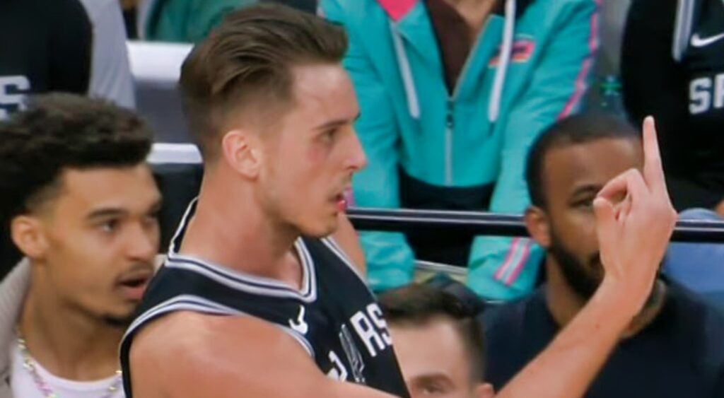 Zach Collins raised middle finger at the refs