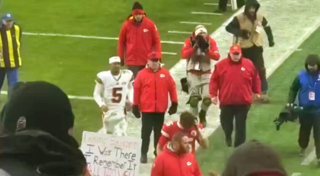 Jameis Winston talking to Patrick Mahomes after game.