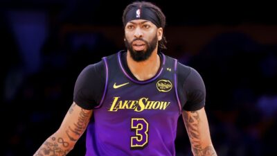 Shams Charania reported on the seriousness of Anthony Davis' demands for a center