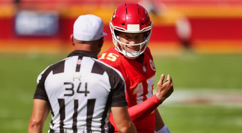 Patrick Mahomes and a ref talking