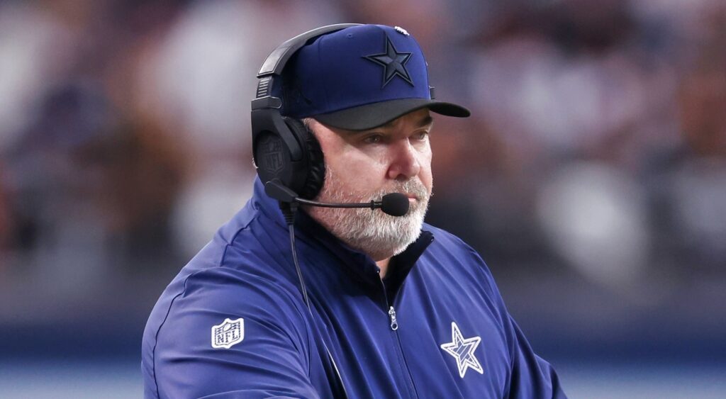 Mike McCarthy of Dallas Cowboys reacts during game.