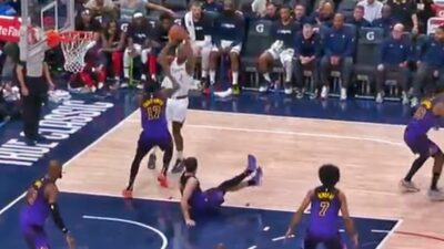 Kawhi Leonard caused Reaves to lose his balance and fall on the court