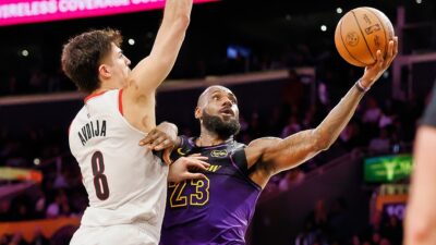 LeBron James & Christie Lead Lakers To Victory Over Trail Blazers