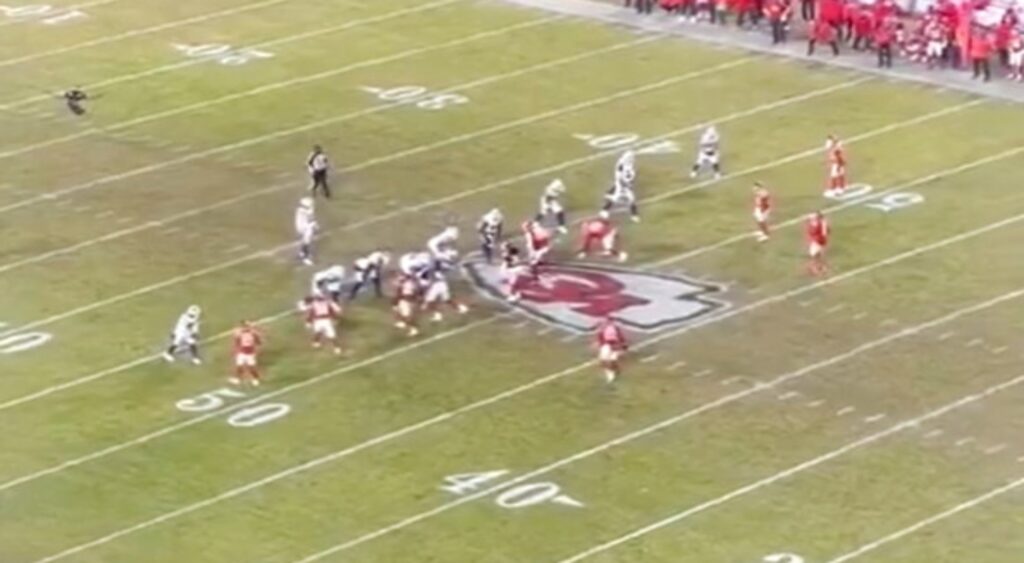 Dalton Kincaid and Buffalo Bills running a play vs. Kansas City Chiefs.