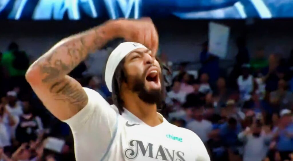 Anthony Davis shouted at the Mavs fans, saying, 