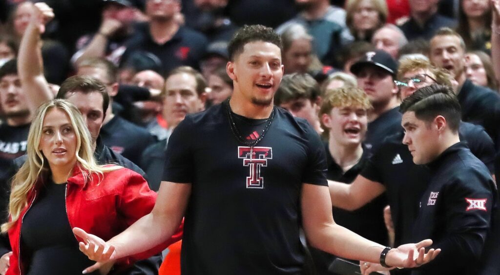 Mahomes at a Texas Tech basketball game