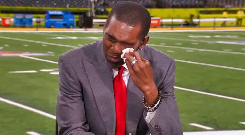 Randy Moss wiping tears