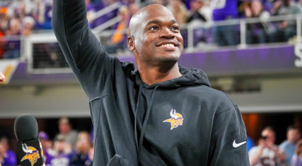 Adrian Peterson waving