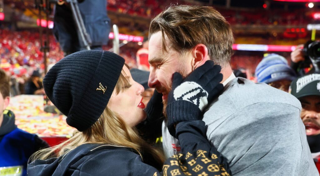 Taylor Swift and Travis Kelce embracing after game.