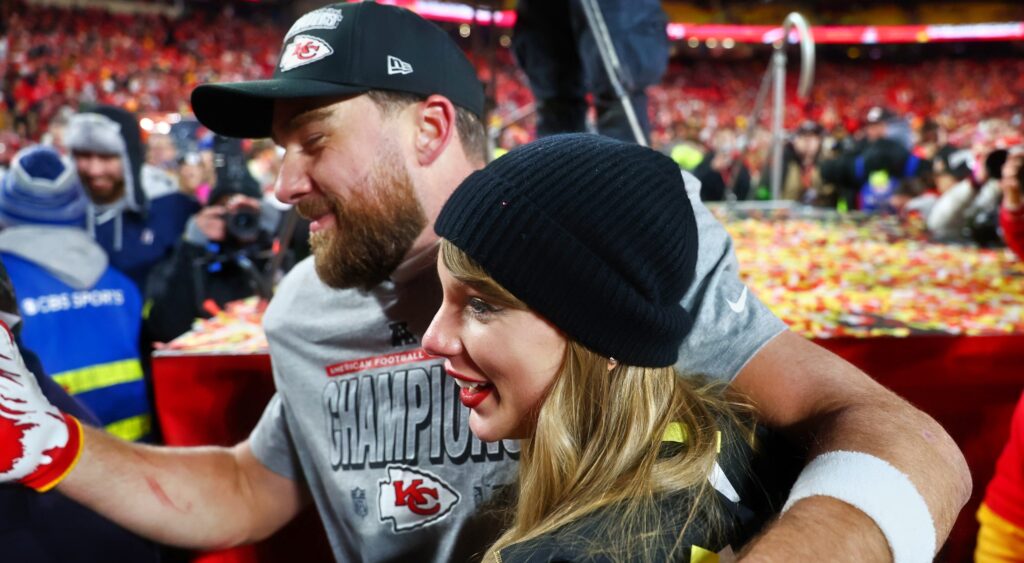 Travis Kelce holding Taylor Swift