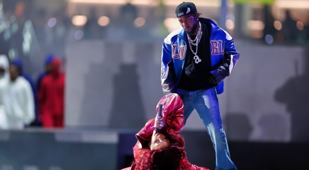 Kendrick Lamar and Sza on stage