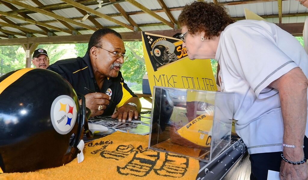 Mike Collier signing autographs